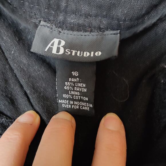 AB Studio Women's Sz 16 Black Linen Blend Shorts Roll Cuff Lightweight - Picture 2 of 6